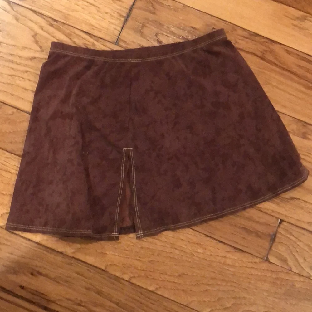 Magic Suit Brwn shirred 8 suit. Medium skirt - Picture 4 of 9